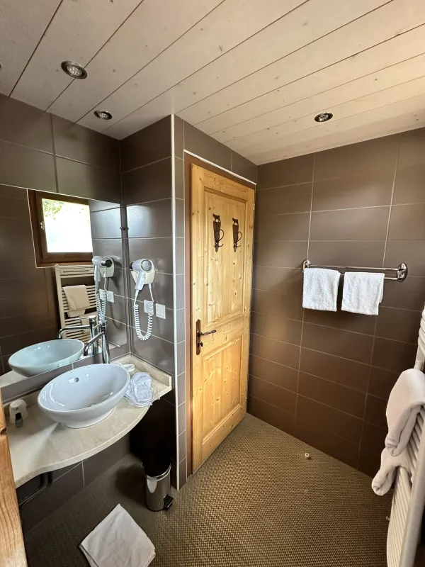 Salle de bain chambre standard