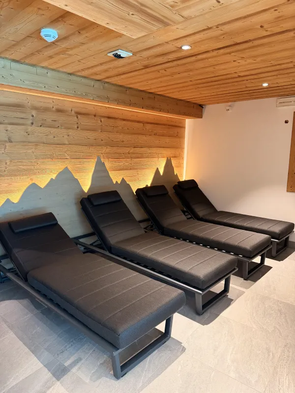 Espace piscine - spa de l'Hôtel l'Ensoleillé