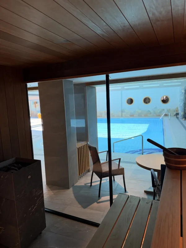 Espace piscine - spa de l'Hôtel l'Ensoleillé