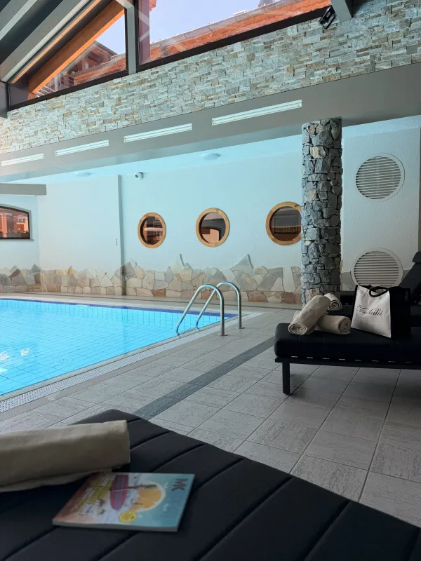 Espace piscine - spa de l'Hôtel l'Ensoleillé