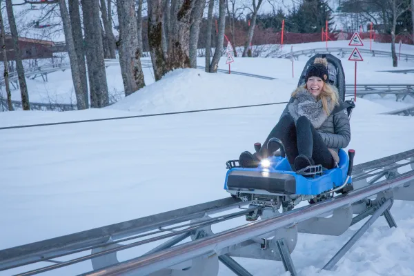 femme_luge
