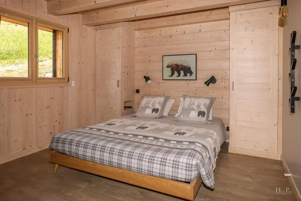 Chambre parentale avec salle d'eau au rez-de-chaussée