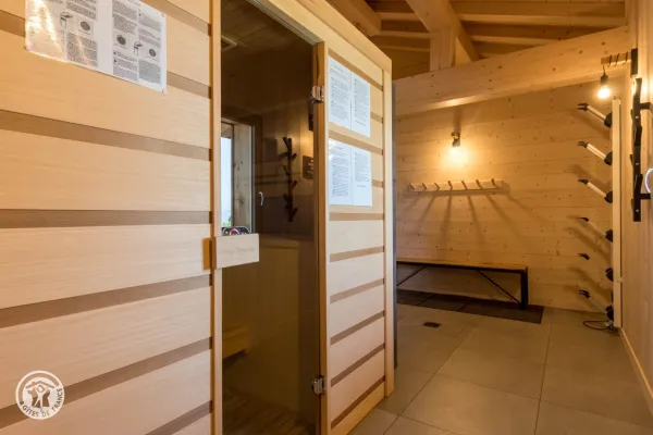 Espace sauna - ski-room avec sèche-chaussures