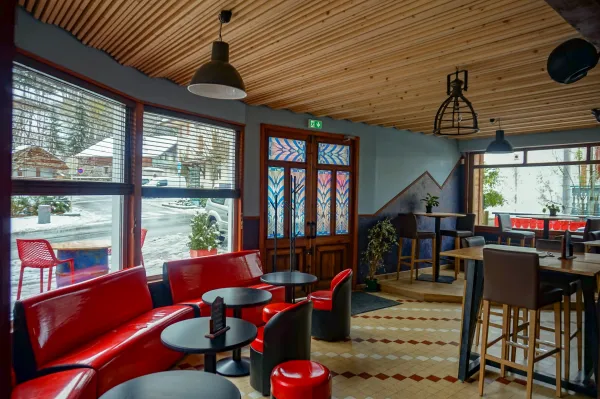 Bar lounge