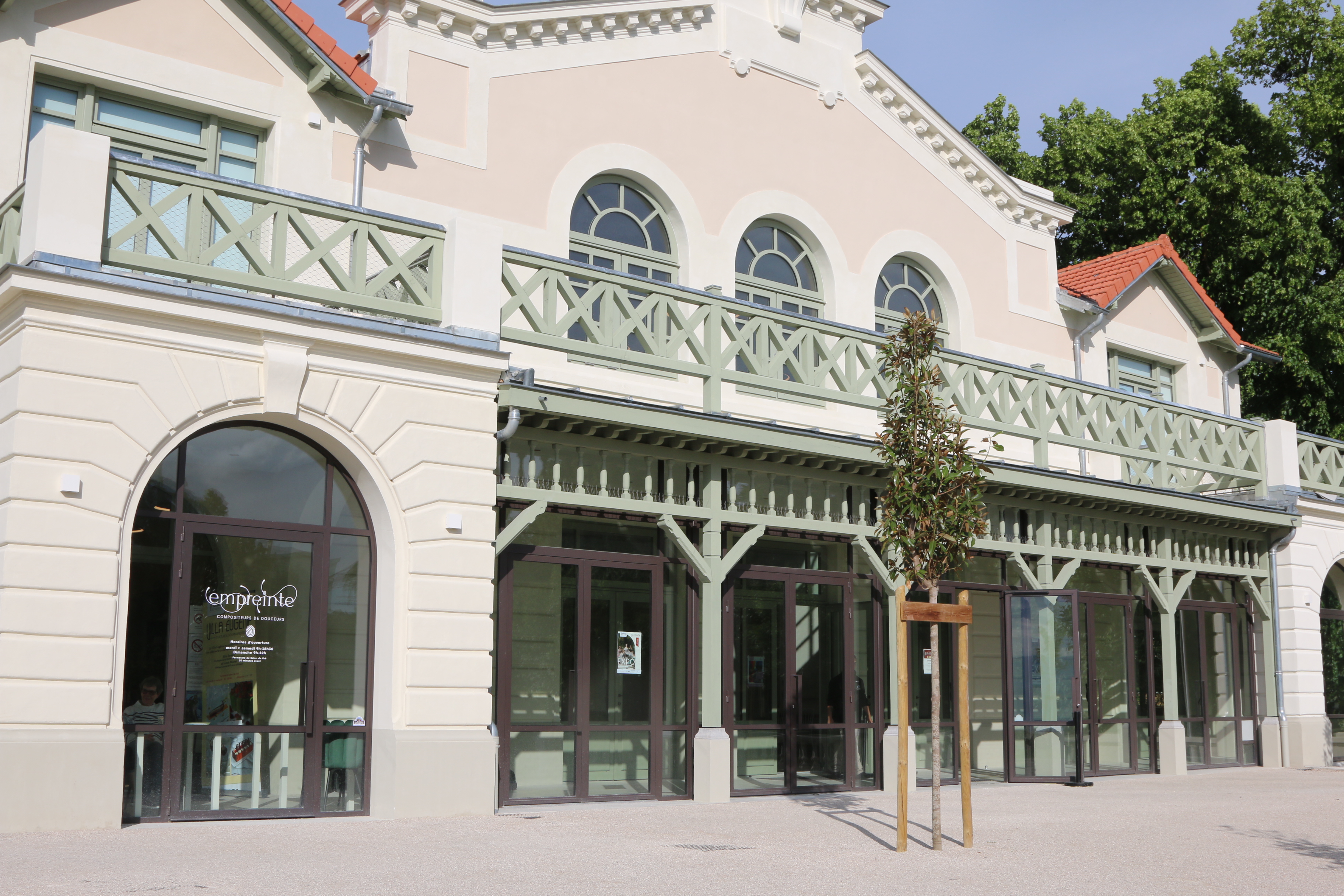 Une vue de la façade de la Villa Eugénie