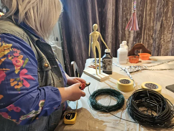 Com Les Pros : visite de l'atelier des Curiosités d'Isa