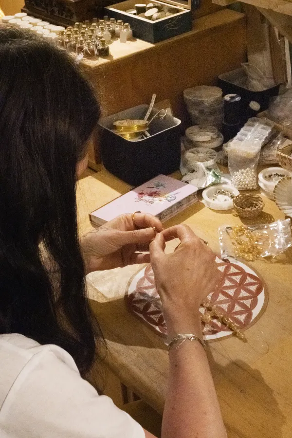 Com Les Pros : visite de l’atelier et découverte de la lithothérapie