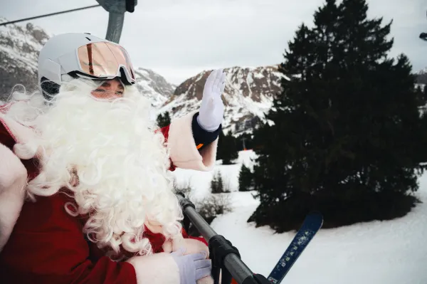 Le Père Noël sur les pistes !