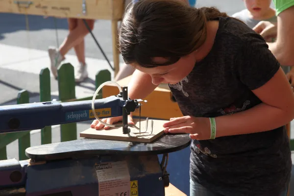 Atelier menuiserie avec les Bambins des bois et jeux en bois géants