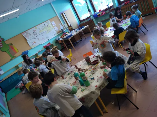 Atelier peinture pour les enfants du Club des Petits Montagnards