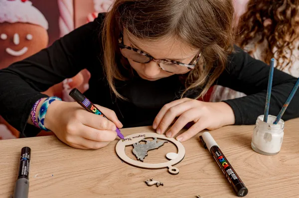 Atelier créatif : Les boules et magnets de Noël en bois