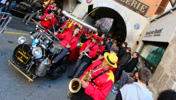 Pot d'accueil - Descente aux torches & fanfare_La Clusaz