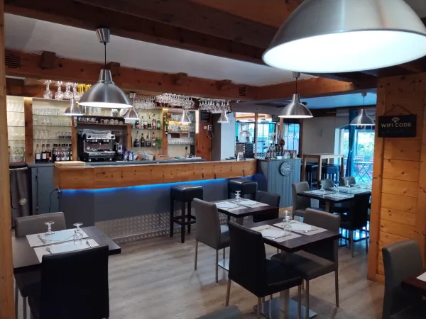 Au Bistro Gourmand - salle intérieur et bar