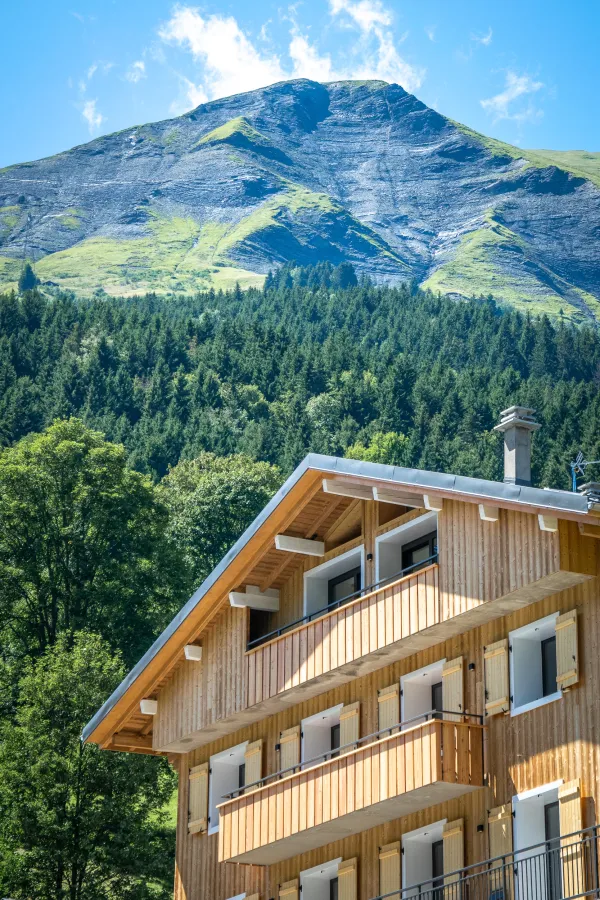 Chalet Nant Rouge aux Contamines Montjoie, au pied des pistes de ski au hameau du Baptieu. Un nouveau gite aux Contamines.