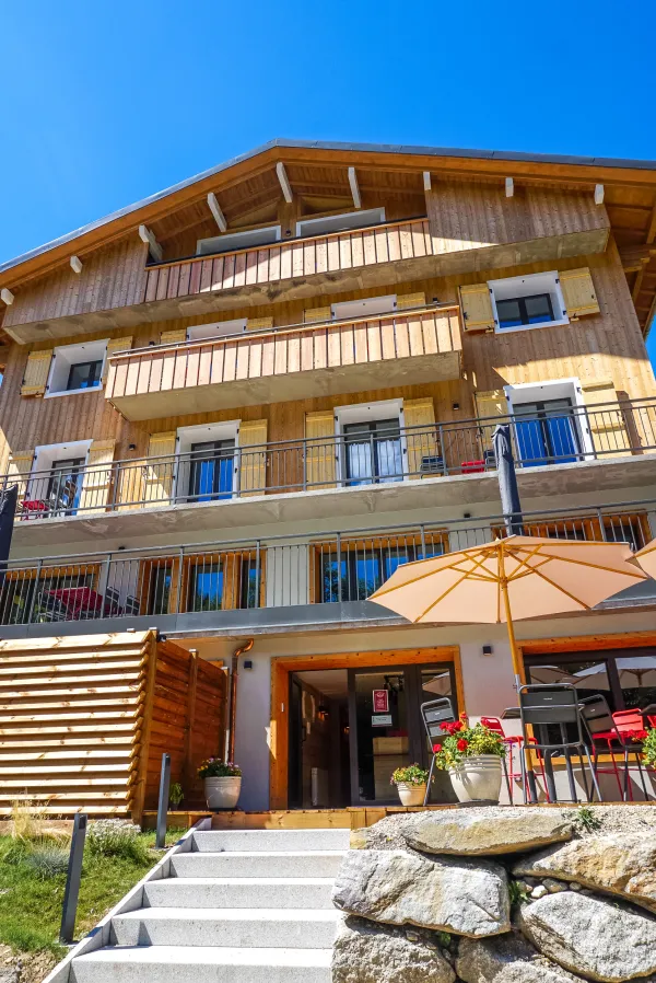 Chalet Nant Rouge aux Contamines Montjoie, au pied des pistes de ski au hameau du Baptieu. Un nouveau gite aux Contamines.