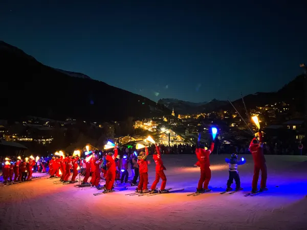 Descente aux flambeaux des moniteurs de l'ESF