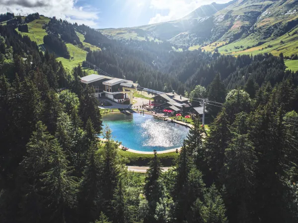 Le lac de l'Etape depuis le Baptieu