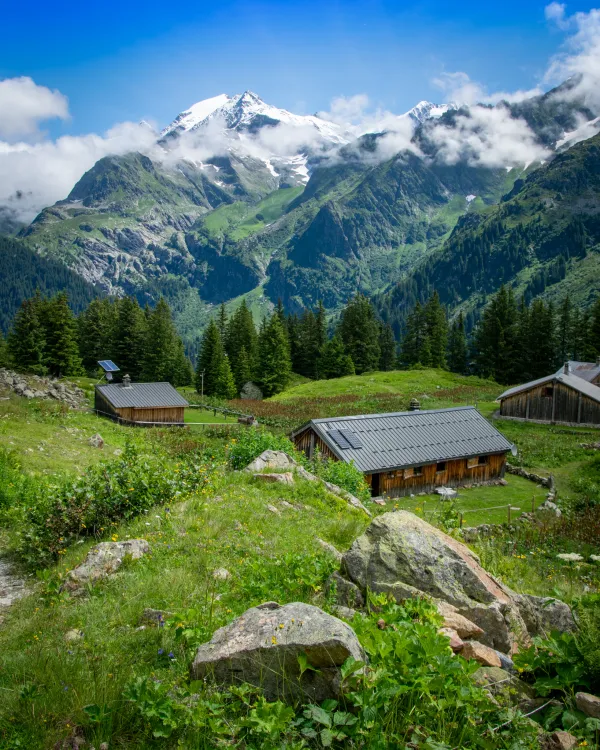 Les chalets des Prés, aux Contamines Montjoie face au Mont Blanc