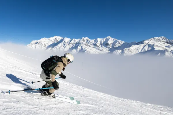 Ski aux Contamines, face au massif du Mont-Blanc