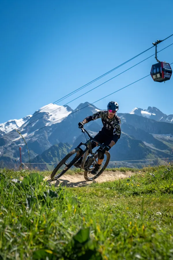 Sortie VTT encadrée avec Skiset et Altitude Bike School