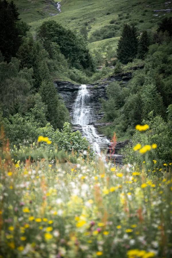 Cascade au dessus de Colombaz