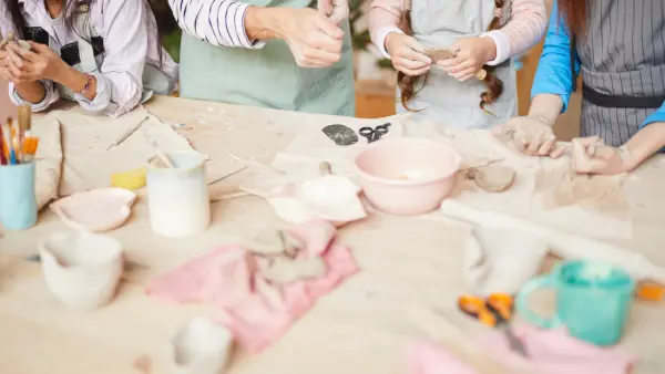 Stage de poterie enfant