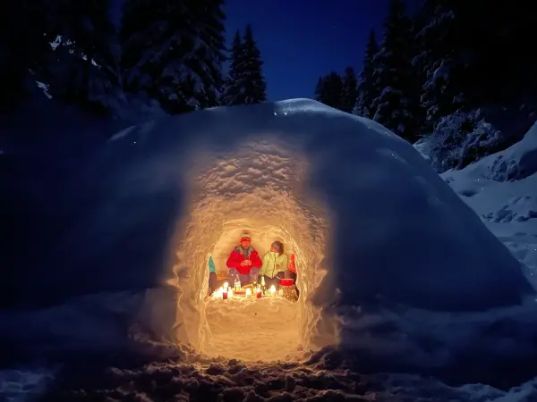 Apéro dans l'igloo avec Igloo Raquettes