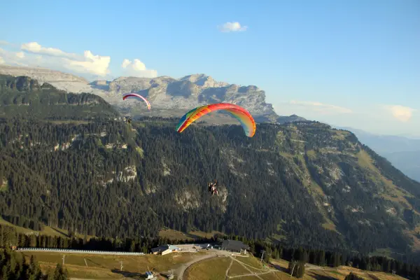Aire de décollage depuis les Carroz vue de dessus