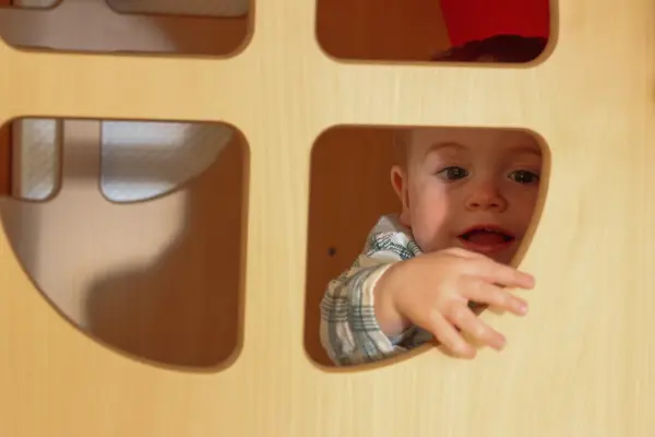 Enfant fenêtre