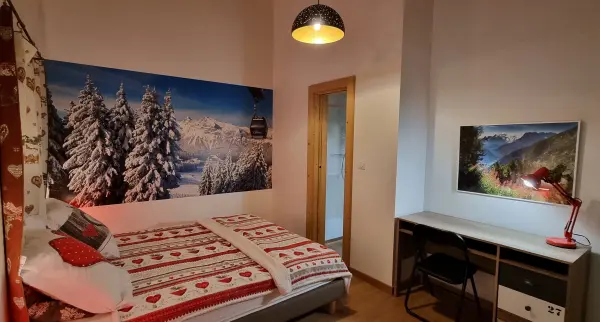 chambre avec bureau