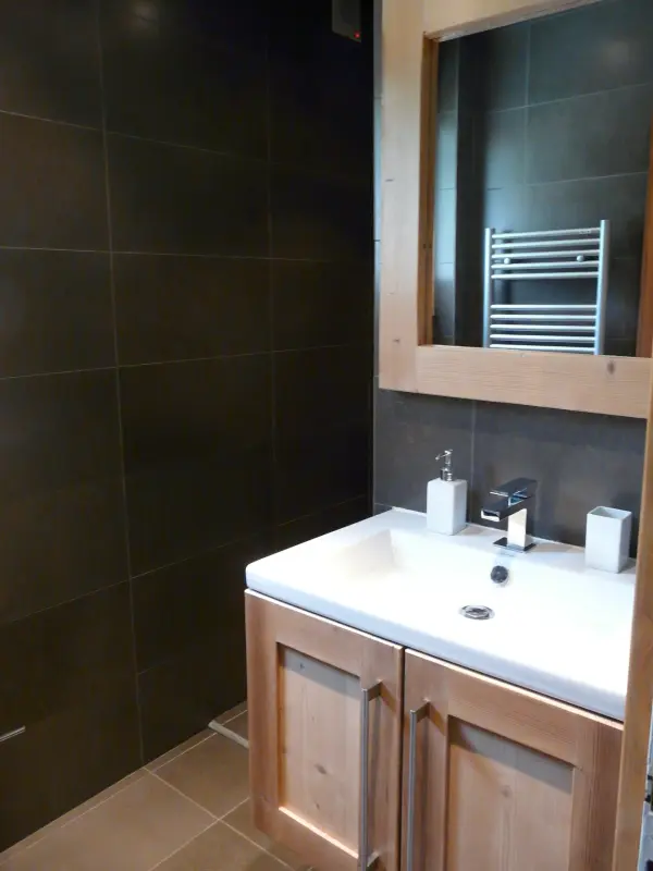 salle de bain avec douche à l'Italienne