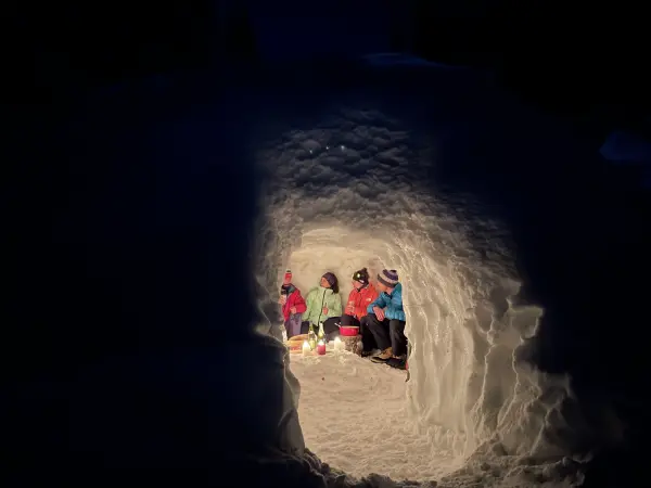 Fondue dans l'igloo avec Igloo Raquettes_Les Carroz-d'Arâches