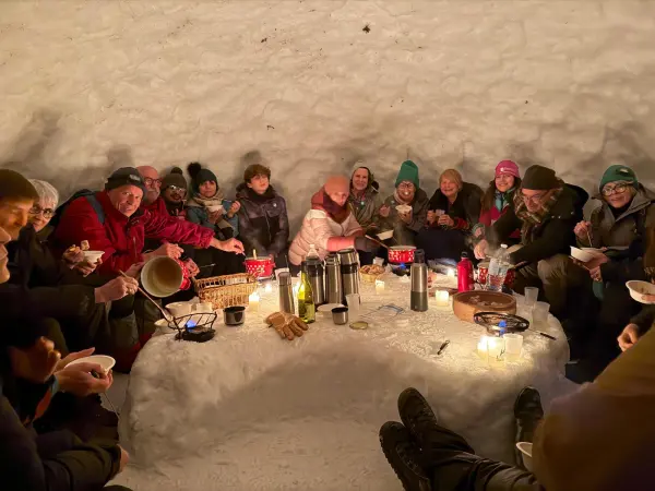 Fondue dans l'igloo avec Igloo Raquettes_Les Carroz-d'Arâches