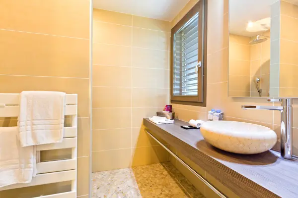 Salle de bain hotel La Croix de Savoie