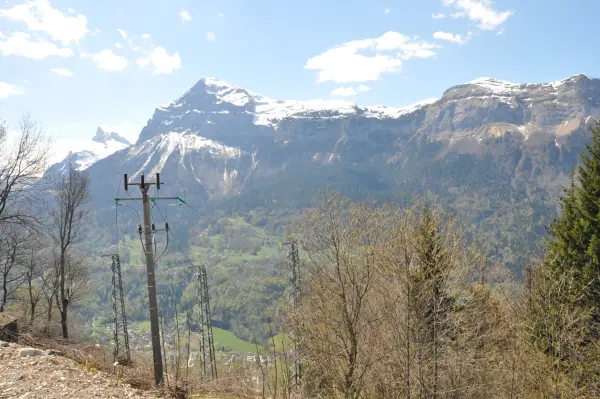 Vue depuis le virage à la sortie des carroz