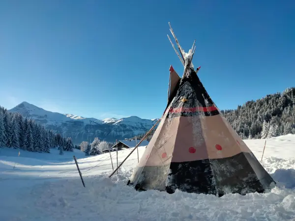 Soirée raquettes et repas sous tipi indien - La Vache qui Ride