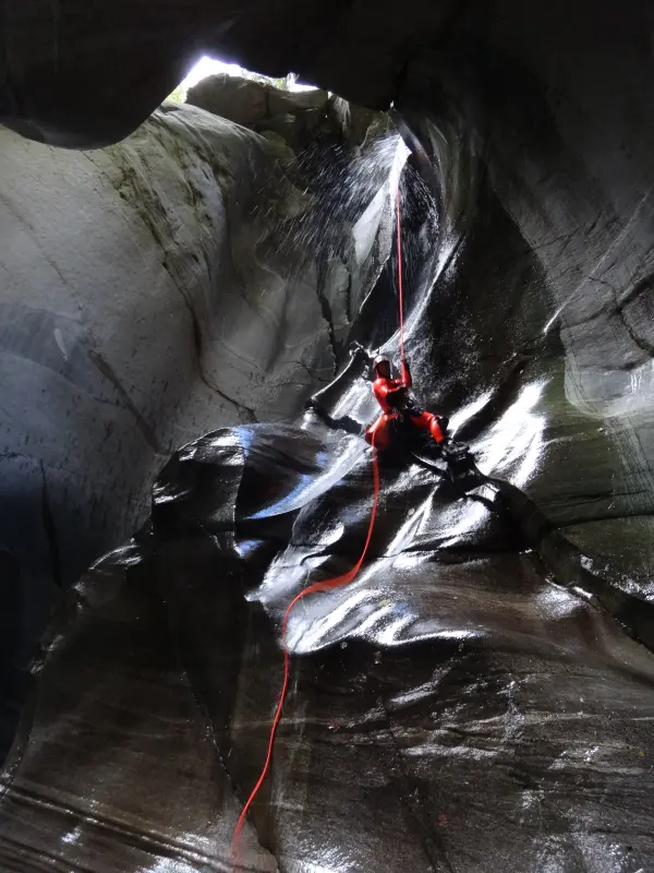 Spéléologie - la Grotte de Balme - Bureau des Guides