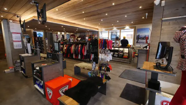 Intérieur magasin skiset