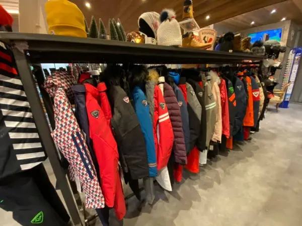 Intérieur magasin skiset