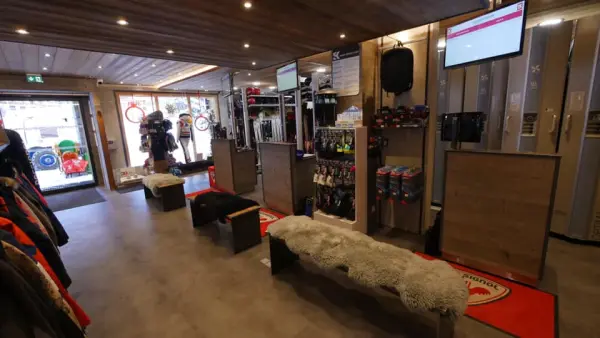 Intérieur magasin skiset