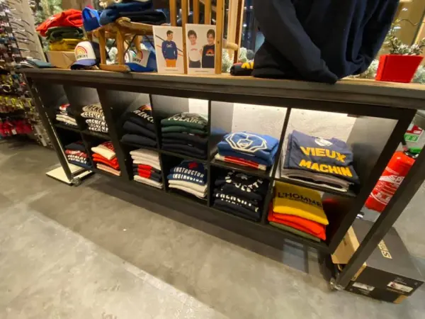 Intérieur magasin skiset