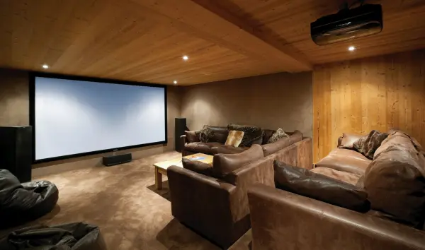 Amazon creek chamonix - salle de cinéma chalet Baloo