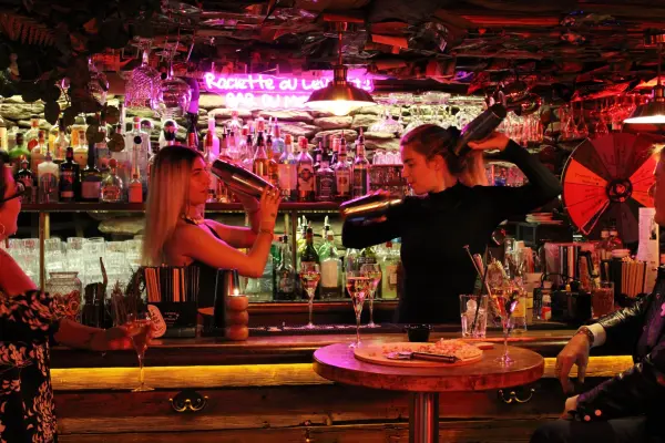 Bar