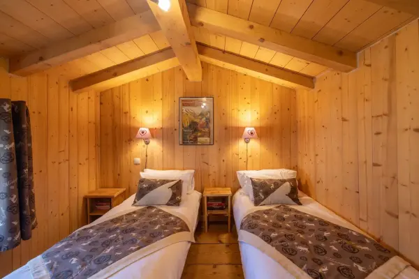 Chambre à l'étage avec 2 lits simple