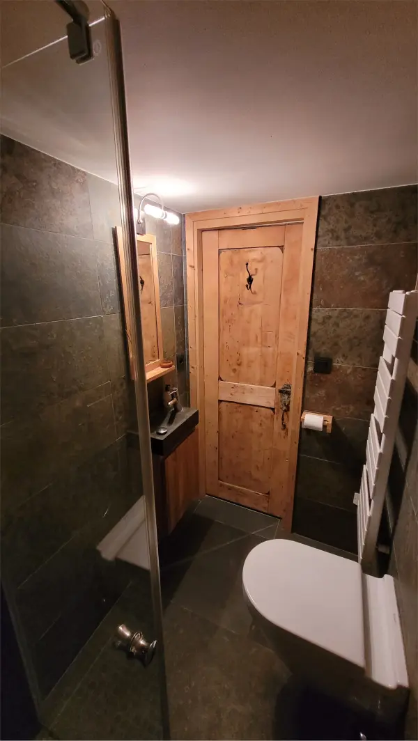 SALLE D'EAU REZ DE CHAUSSEE