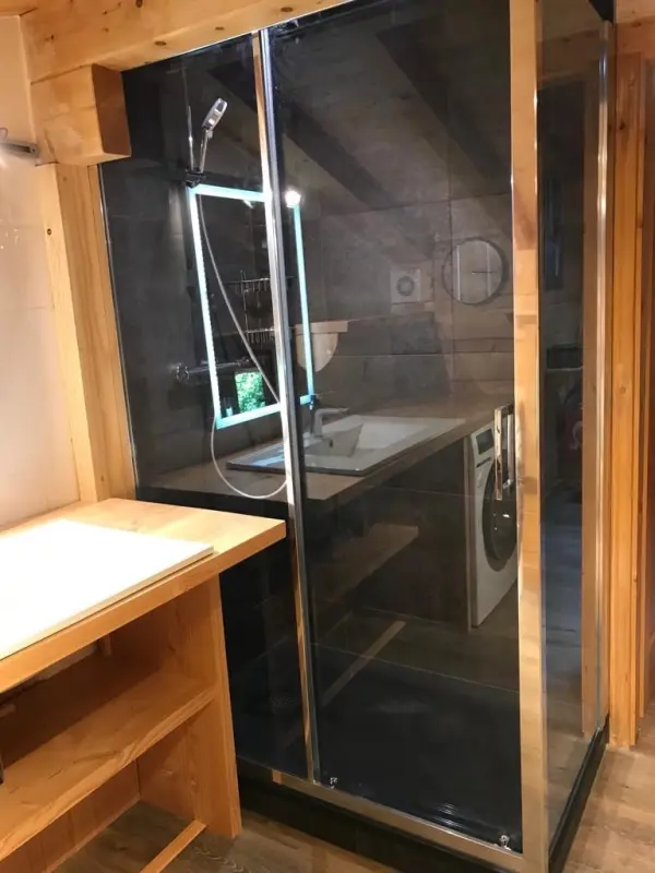 la salle de douche au premier étage