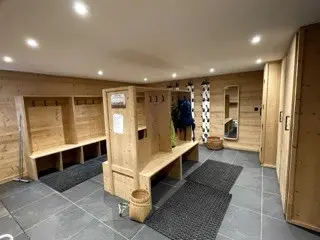 SKI ROOM ACCESSIBLE EXTERIEUR ET INTERIEUR