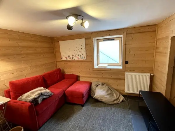 FAMILY ROOM  AVEC GRAND ECRAN TV