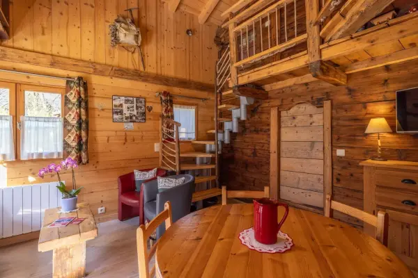 La vue sur le chalet intérieur