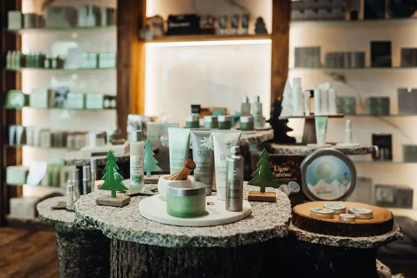 Retrouvez Pure Altitude, Atelier Nubio, Manucurist, La Bonne Brosse,..